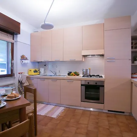 Lägenhet Sleeps 4 Pool