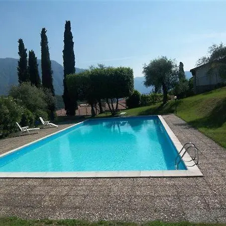 Sleeps 4 Pool Lägenhet Mezzegra