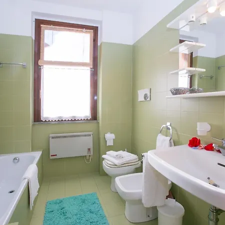 Sleeps 4 Pool Lägenhet *